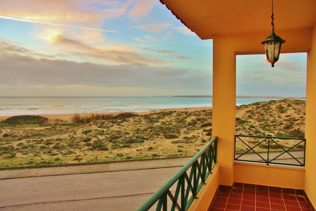 Supertubos Beach Hostel Atouguia Da Baleia Quarto foto