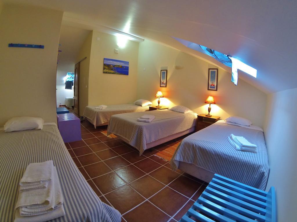 Supertubos Beach Hostel Atouguia Da Baleia Quarto foto